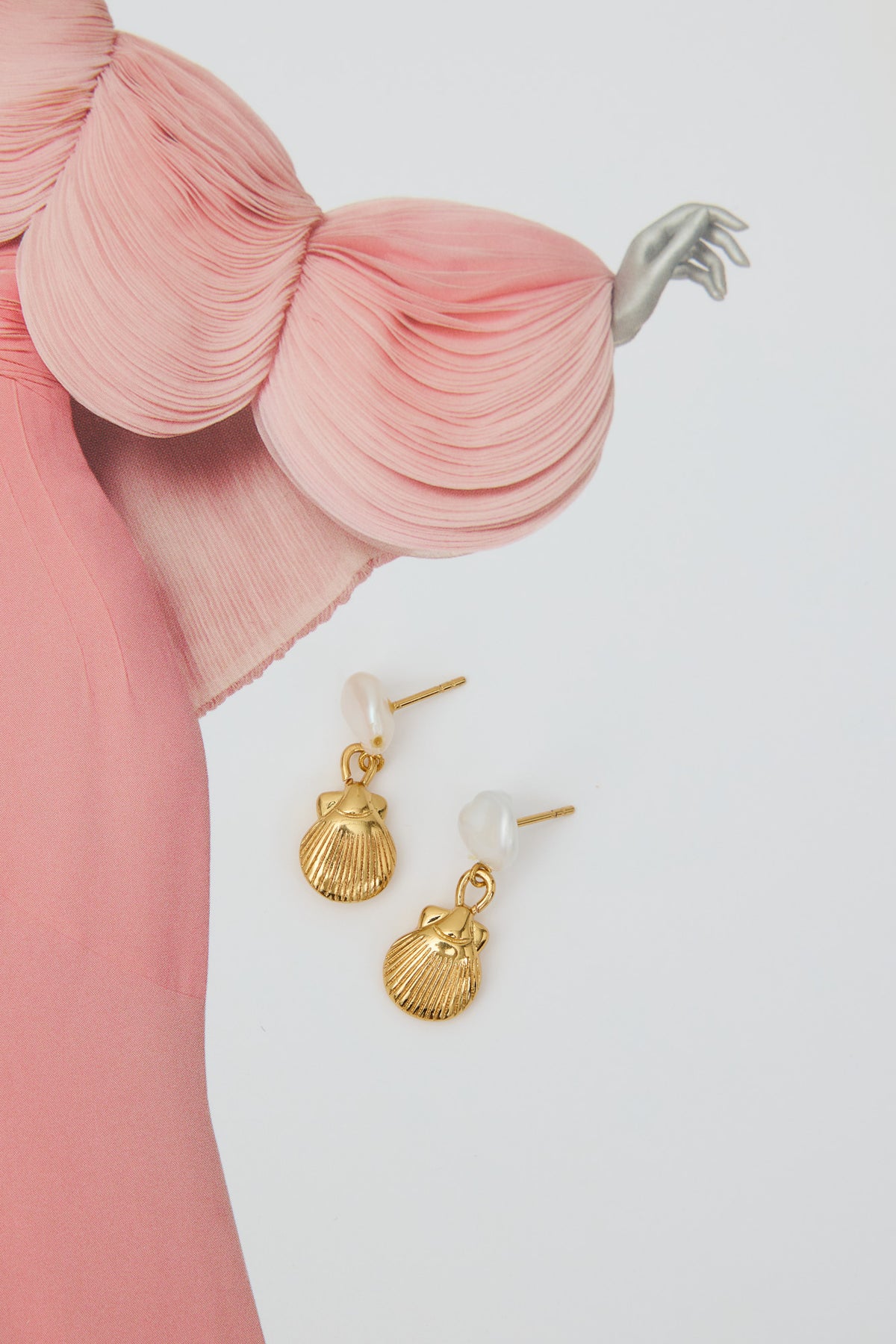 18k Gold Plated Seashell Pearl Earrings Gold