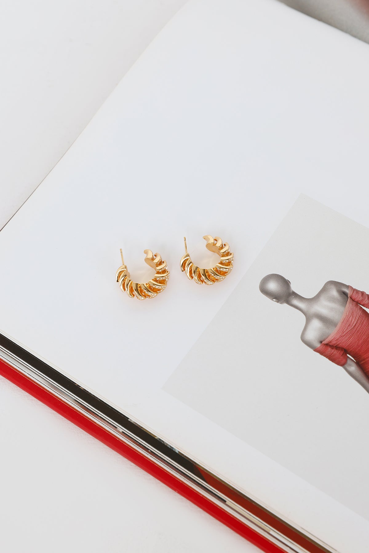 18k Gold Plated Queen Earrings Gold