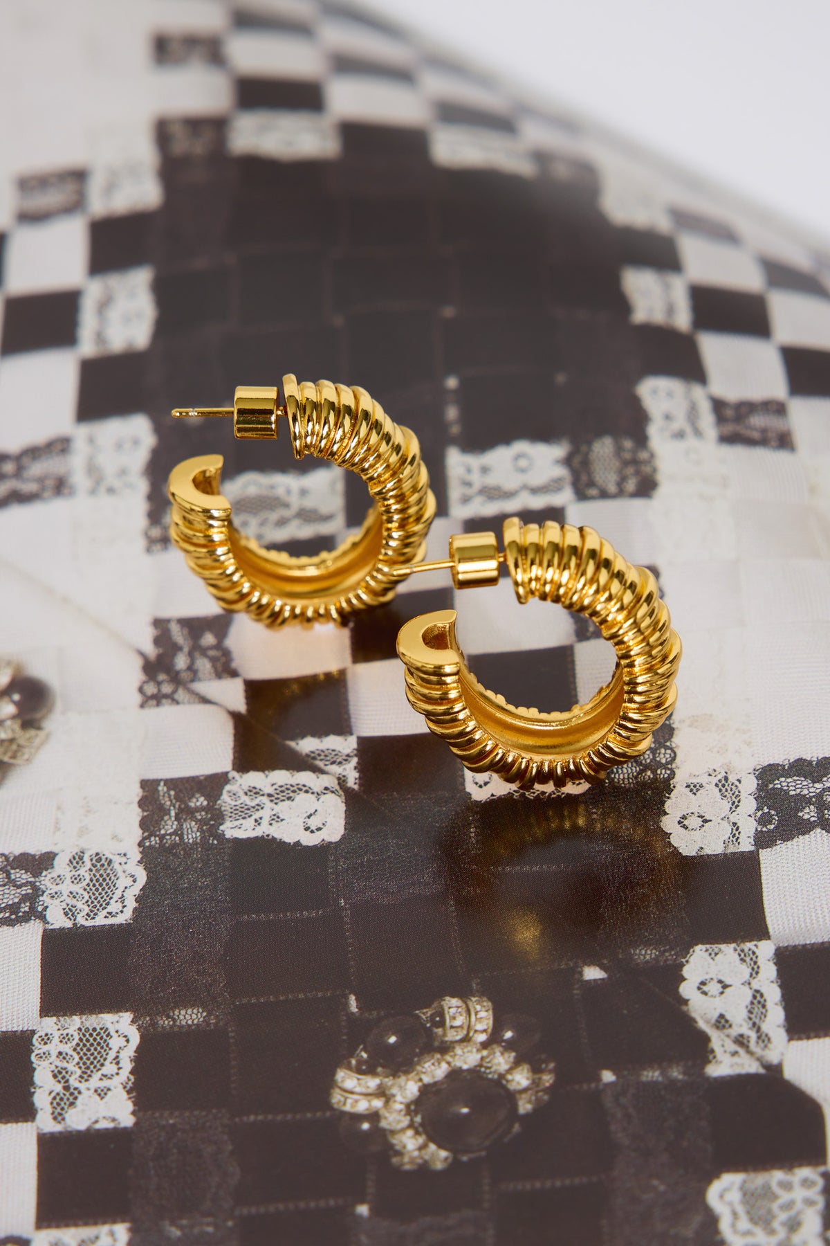 18k Gold Plated Frosted Hoop Earrings Gold
