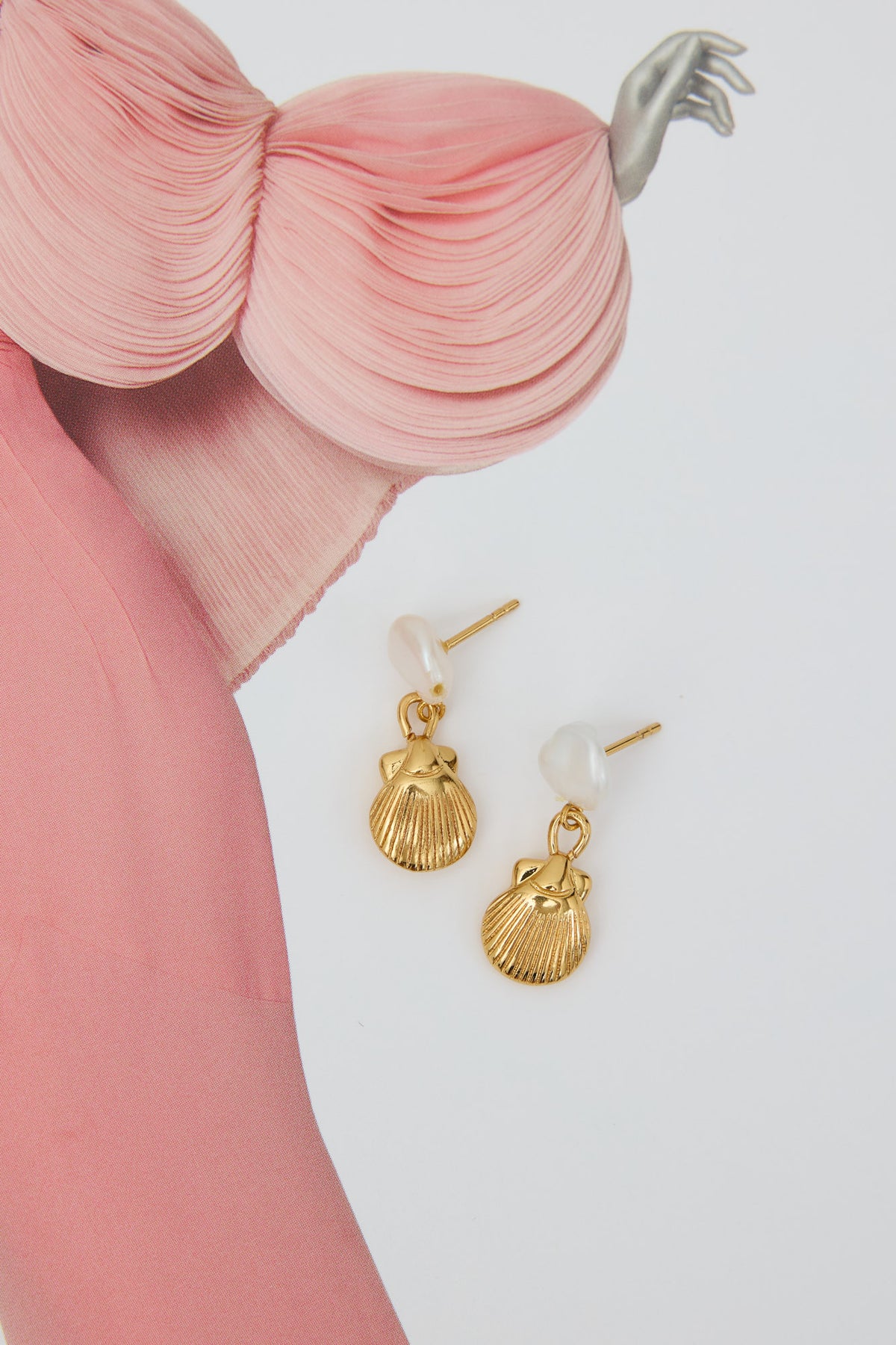 18k Gold Plated Seashell Pearl Earrings Gold