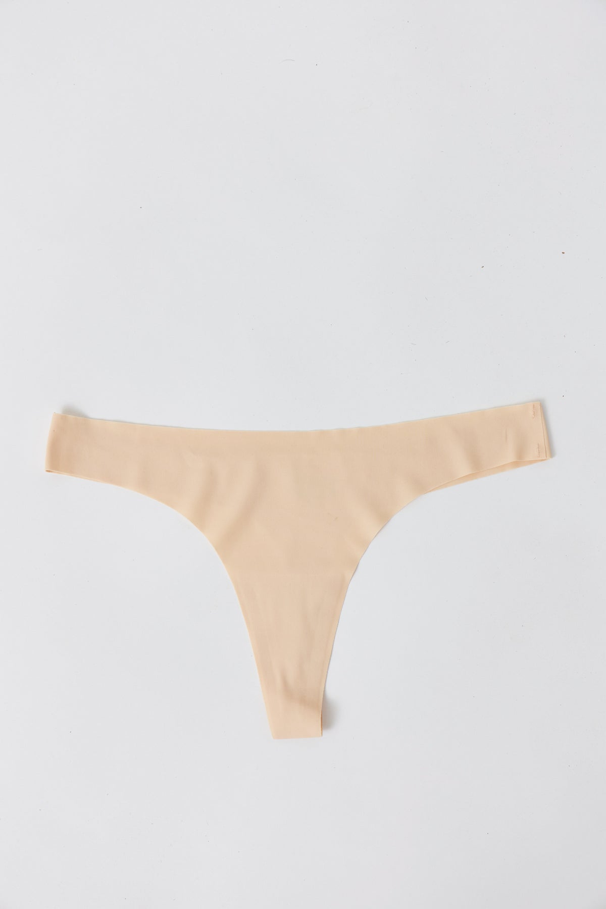 UNDERCOVER Style Helpers Seamless High Cut Thong Sand 3 Pack
