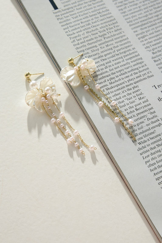 Delicate Gal Earrings Gold