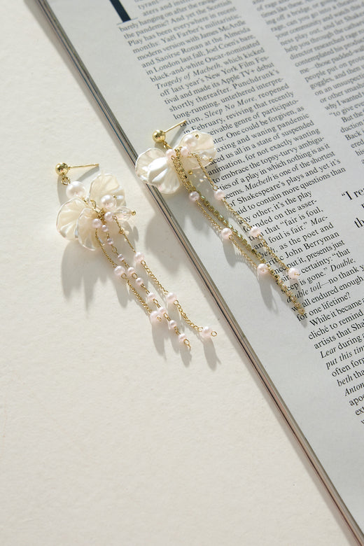 Delicate Gal Earrings Gold